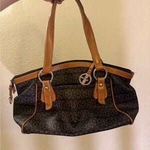 Elegant Black and Tan Shoulder Bag